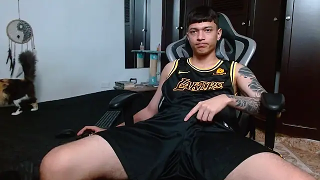 aaron blug online show from February 5, 2025, 3:23 am