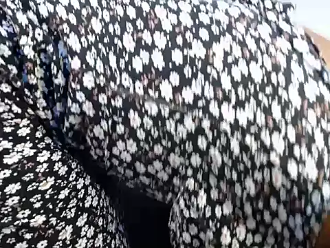 Snapshot of DarkBerry8 chatting on November 25, 2025, 8:36 am DarkBerry8 online show from November 25, 2025, 8:36 am