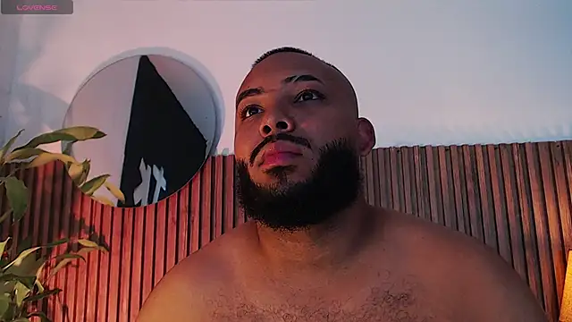 DilanJonnes  online show from November 26, 2025, 9:05 pm