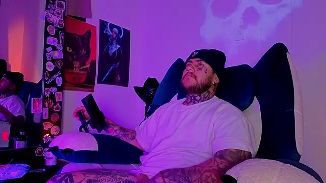 Ash gusbig online show from October 28, 2025, 3:32 am