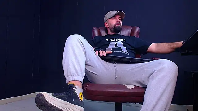 JackEthann online show from October 6, 2025, 4:43 am