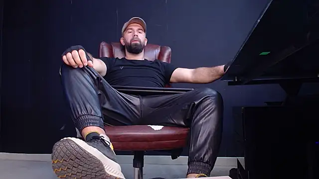 JackEthann online show from October 26, 2025, 5:35 am