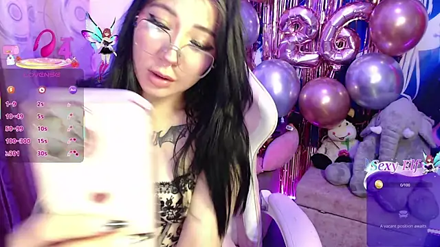 GamerCarrie online show from May 10, 2026, 12:38 am