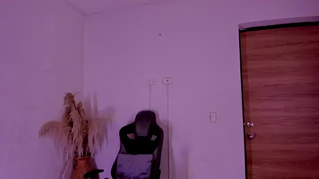 carolinemiller7 online show from November 19, 2025, 6:57 am