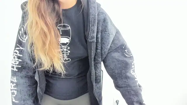 Snapshot of Summmmersky chatting on October 3, 2025, 8:44 am Summmmersky online show from October 3, 2025, 8:44 am