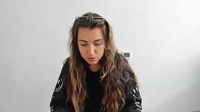 Snapshot of Summmmersky chatting on October 20, 2025, 9:43 am Summmmersky online show from October 20, 2025, 9:43 am