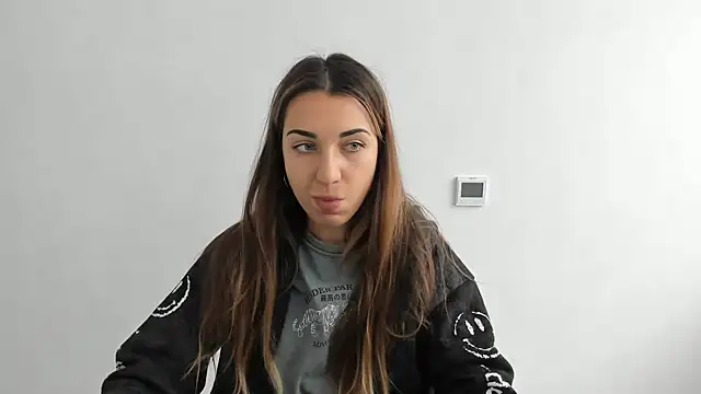 Snapshot of Summmmersky chatting on November 13, 2025, 8:35 am Summmmersky online show from November 13, 2025, 8:35 am