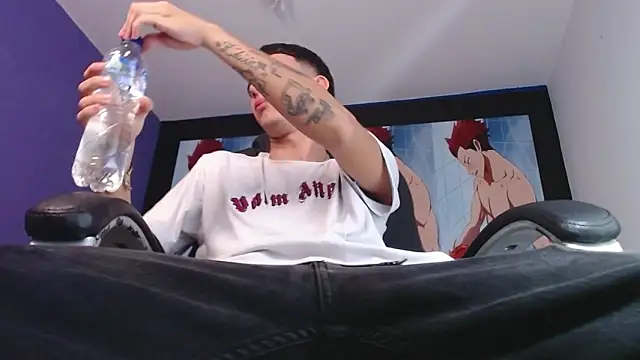 Snapshot of FrannBoy chatting on December 5, 2024, 3:50 pm FrannBoy online show from December 5, 2024, 3:50 pm