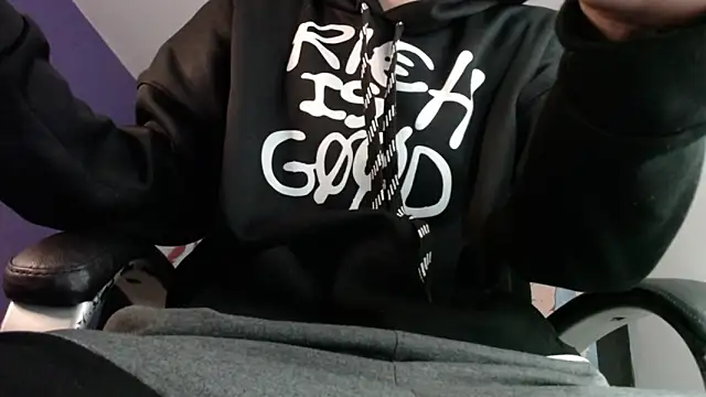 Snapshot of FrannBoy chatting on December 31, 2024, 2:03 pm FrannBoy online show from December 31, 2024, 2:03 pm