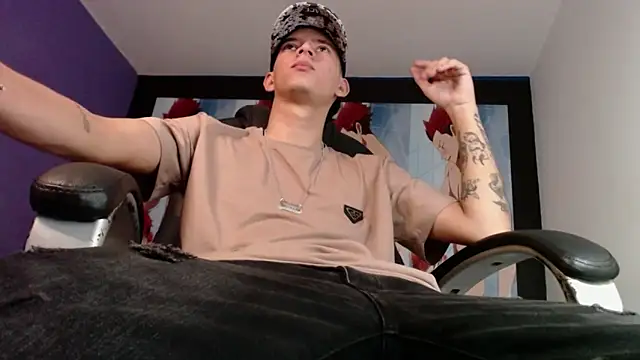 Snapshot of FrannBoy chatting on January 6, 2025, 7:56 pm FrannBoy online show from January 6, 2025, 7:56 pm