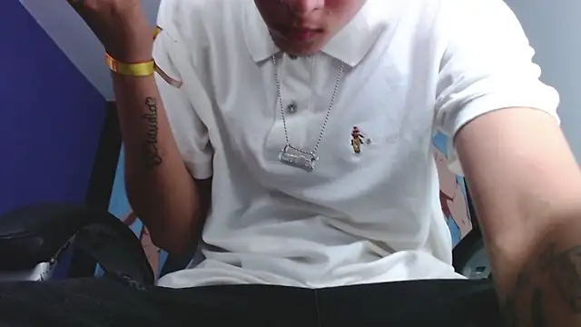 Snapshot of FrannBoy chatting on February 1, 2025, 10:02 pm FrannBoy online show from February 1, 2025, 10:02 pm