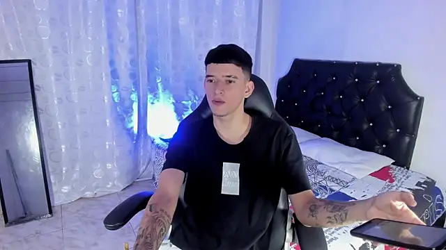 Snapshot of FrannBoy chatting on March 10, 2025, 7:18 pm FrannBoy online show from March 10, 2025, 7:18 pm