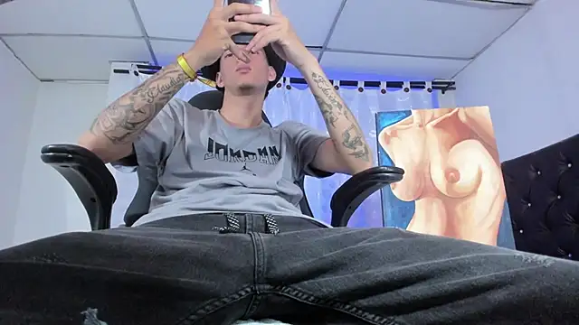 Snapshot of FrannBoy chatting on March 11, 2025, 7:36 pm FrannBoy online show from March 11, 2025, 7:36 pm