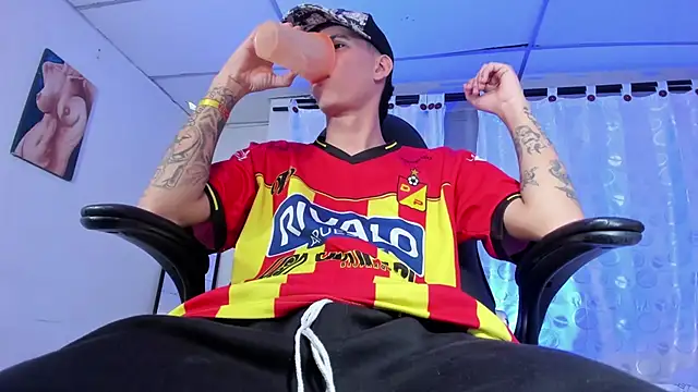 Snapshot of FrannBoy chatting on March 14, 2025, 11:00 pm FrannBoy online show from March 14, 2025, 11:00 pm