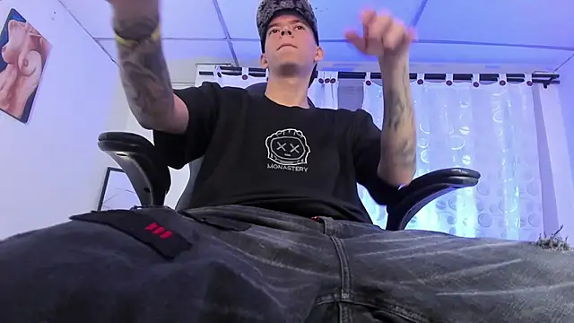 Snapshot of FrannBoy chatting on March 15, 2025, 7:38 pm FrannBoy online show from March 15, 2025, 7:38 pm