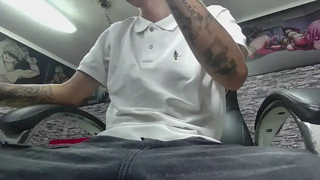 Snapshot of FrannBoy chatting on March 19, 2025, 7:38 pm FrannBoy online show from March 19, 2025, 7:38 pm