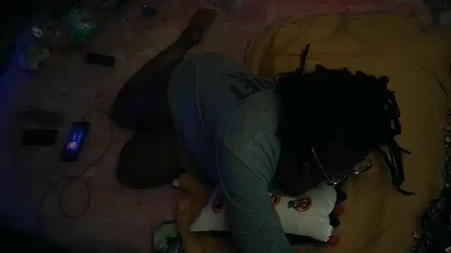 Snapshot of EbonyFetishQueen chatting on October 29, 2025, 4:04 am EbonyFetishQueen online show from October 29, 2025, 4:04 am