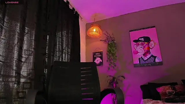 Snapshot of GinebraaFox_ chatting on November 10, 2025, 12:59 pm GinebraaFox online show from November 10, 2025, 12:59 pm