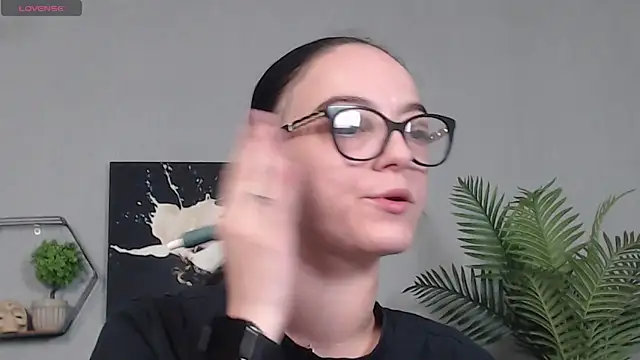 IzabelllNoir online show from April 6, 2026, 6:25 am