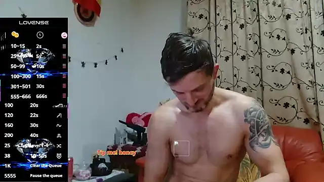 cuple hoot  online show from October 31, 2025, 3:46 pm