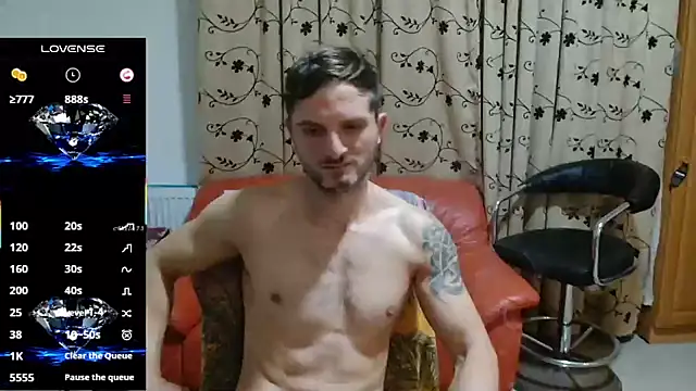 cuple hoot  online show from November 1, 2025, 3:52 am