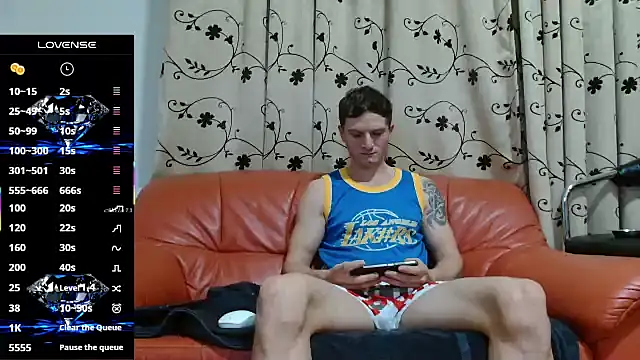 cuple hoot  online show from November 2, 2025, 4:04 am