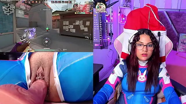 Snapshot of PetiteSophie_ chatting on December 22, 2024, 4:17 pm PetiteSophie online show from December 22, 2024, 4:17 pm