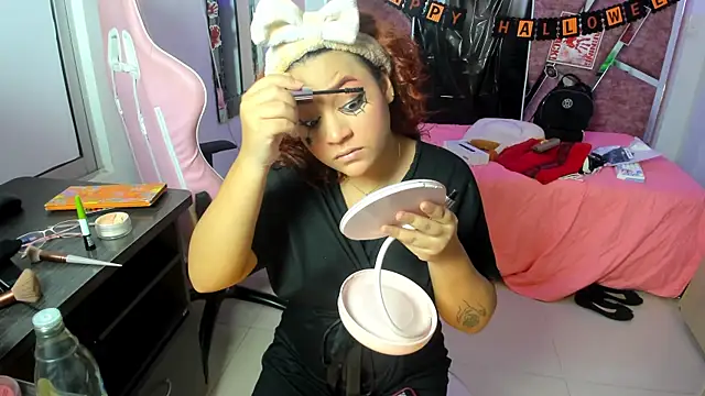 PetiteSophie  online show from October 26, 2025, 4:57 pm