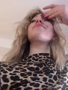 SerenaBennet online show from November 18, 2025, 7:57 am