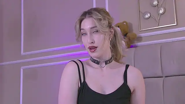 SerenaBennet online show from March 9, 2026, 9:57 am