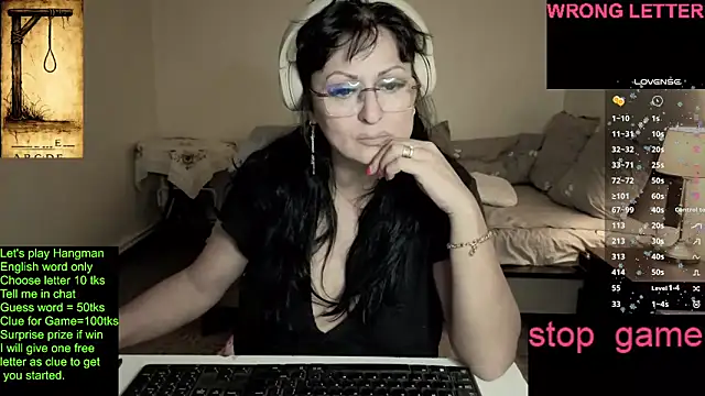 YourDreamLoverr online show from April 7, 2026, 10:42 pm