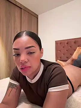 Sara LipsX online show from July 18, 2026, 1:21 am