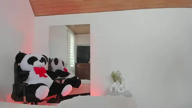 AtheneaRossi online show from January 20, 2025, 7:46 pm