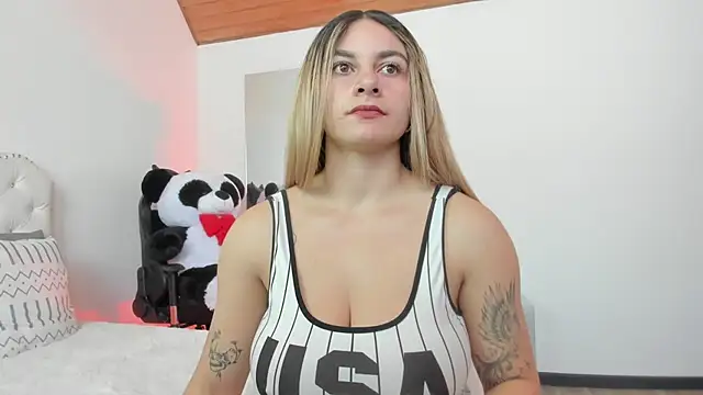 AtheneaRossi online show from January 21, 2025, 2:37 pm