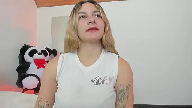 AtheneaRossi online show from January 23, 2025, 3:54 pm