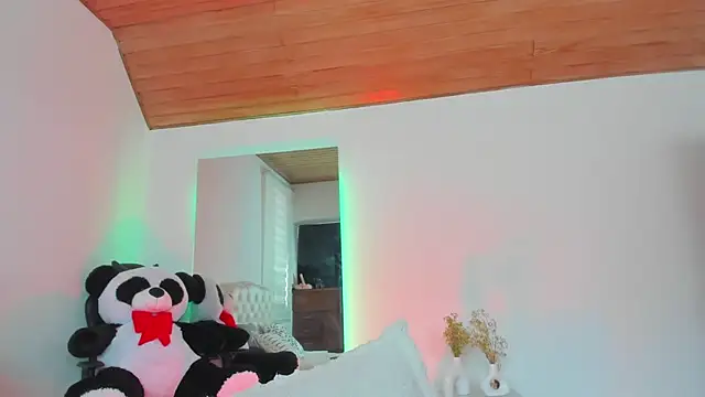 AtheneaRossi online show from March 17, 2025, 9:55 pm