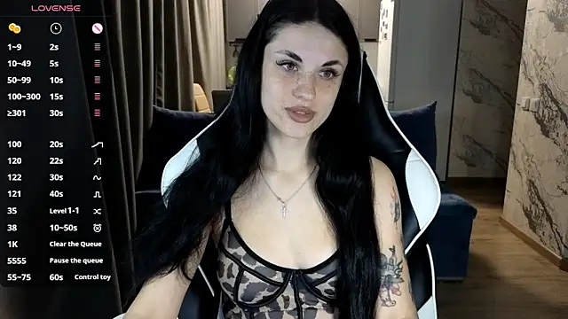 Mary   Moore online show from September 28, 2025, 1:27 pm