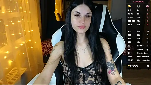 Mary   Moore online show from November 7, 2025, 6:41 pm