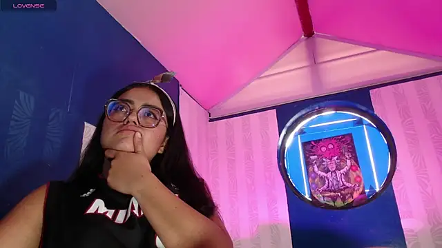 vitoria23  online show from May 21, 2026, 1:51 pm