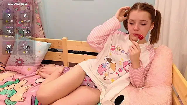 PrincessLittleKiki online show from November 5, 2025, 7:30 am