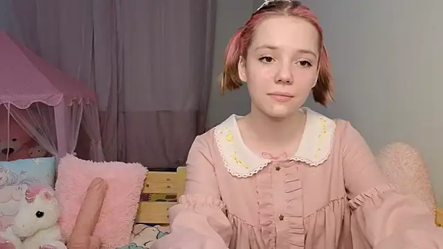 PrincessLittleKiki online show from April 17, 2026, 7:06 pm