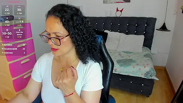 Snapshot of Aliciia_cute1 chatting on November 18, 2025, 10:14 pm Aliciia cute1 online show from November 18, 2025, 10:14 pm