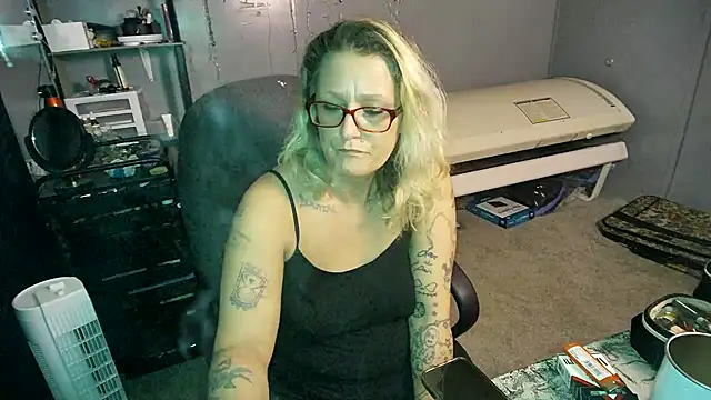 Snapshot of Lisalovely6981 chatting on February 27, 2025, 9:11 am Lisalovely6981 online show from February 27, 2025, 9:11 am