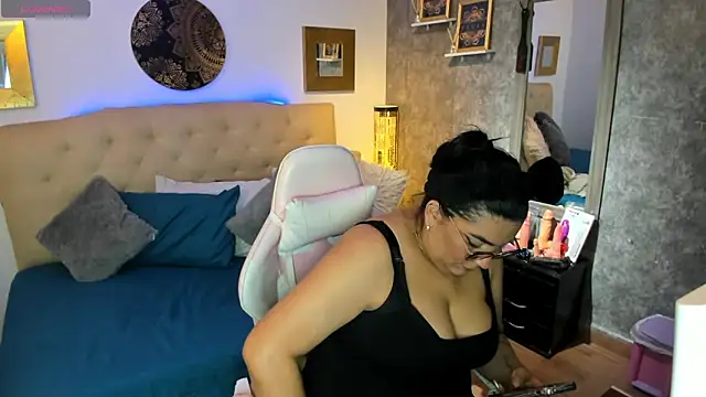 Snapshot of Daring__natasha_ chatting on February 14, 2025, 2:28 am Daring natasha online show from February 14, 2025, 2:28 am