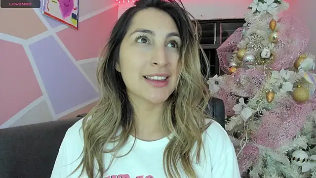 Snapshot of Maiaconnor_ chatting on January 23, 2025, 1:41 am Maiaconnor online show from January 23, 2025, 1:41 am