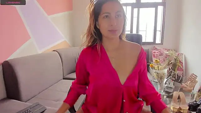 Snapshot of Maiaconnor_ chatting on February 16, 2025, 4:10 pm Maiaconnor online show from February 16, 2025, 4:10 pm