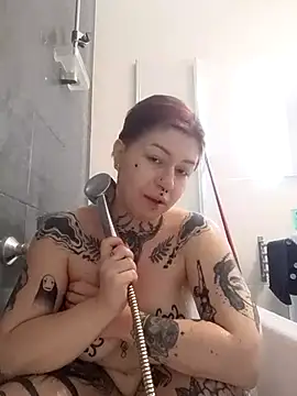 divine eve online show from November 19, 2025, 4:18 pm