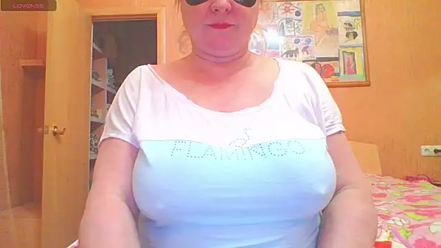 mira robinsonnn online show from February 9, 2026, 10:47 pm