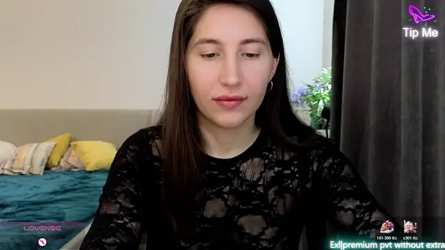 Snapshot of marrycolins chatting on January 18, 2026, 4:27 am marrycolins online show from January 18, 2026, 4:27 am