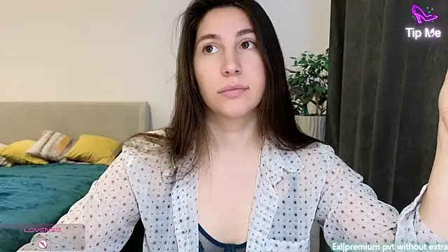 Snapshot of marrycolins chatting on February 11, 2026, 4:17 am marrycolins online show from February 11, 2026, 4:17 am